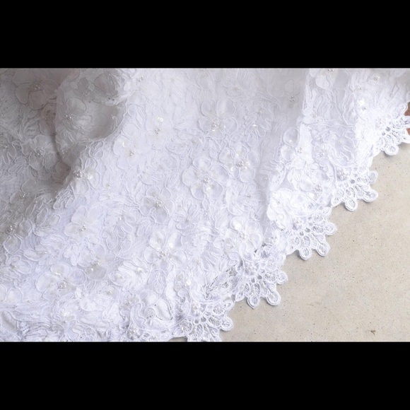 Gorgeous plus size wedding dress - Picture 4 of 7